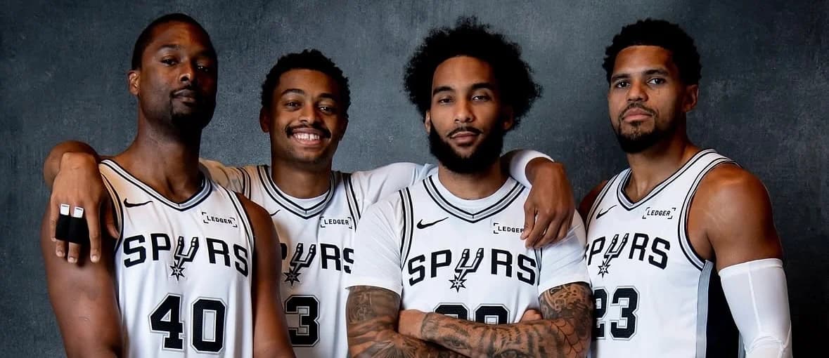 Los Spurs, en busca de su quinteto titular para la temporada