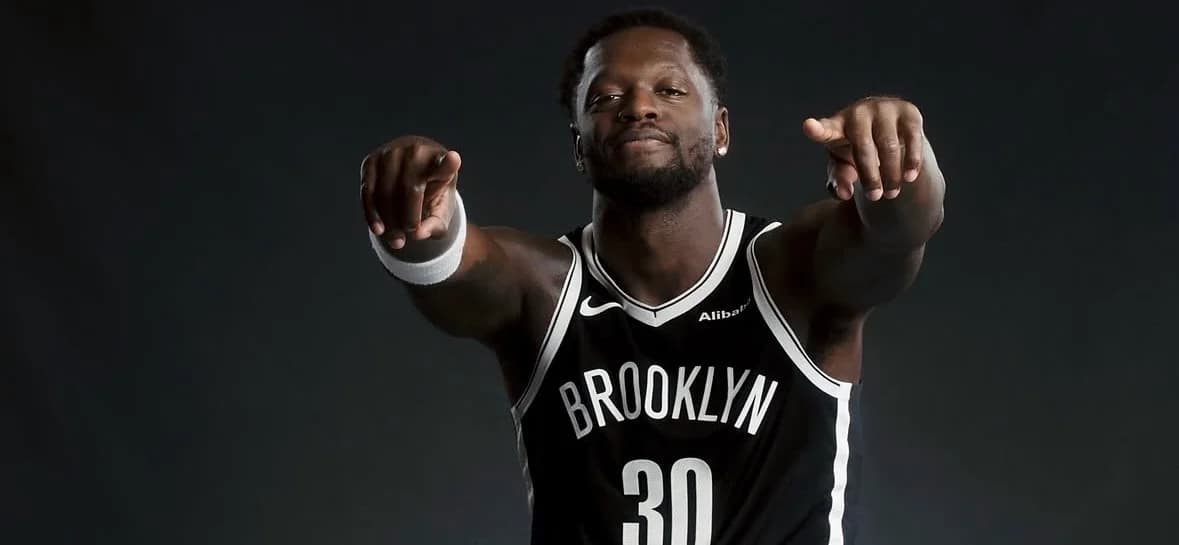 Los Nets estudian usar a Julius Randle como pívot