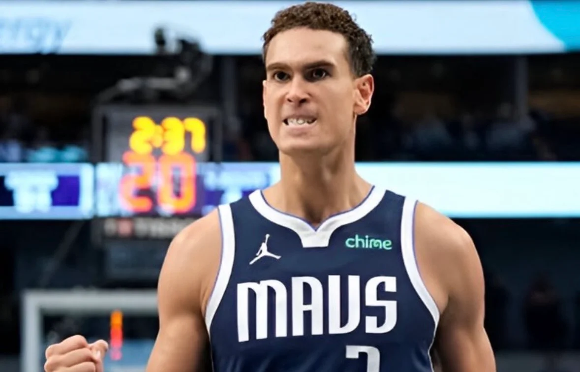 Dwight Powell renuncia a vetar traspasos en los Mavericks