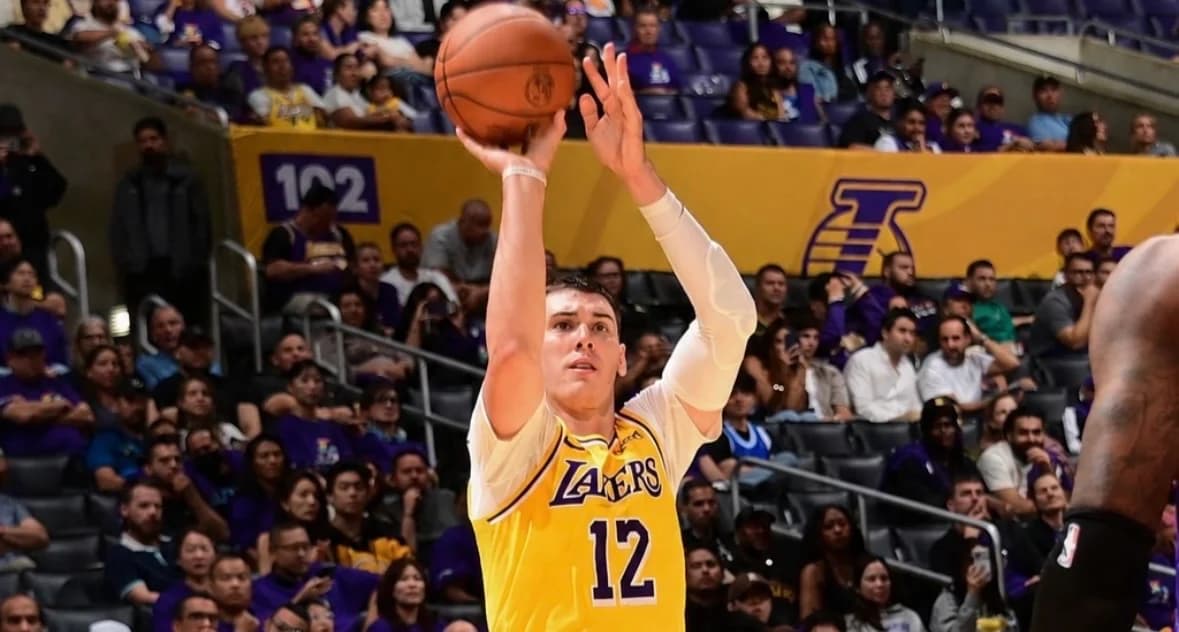 LaRavia mejora su tiro en la pretemporada de Lakers