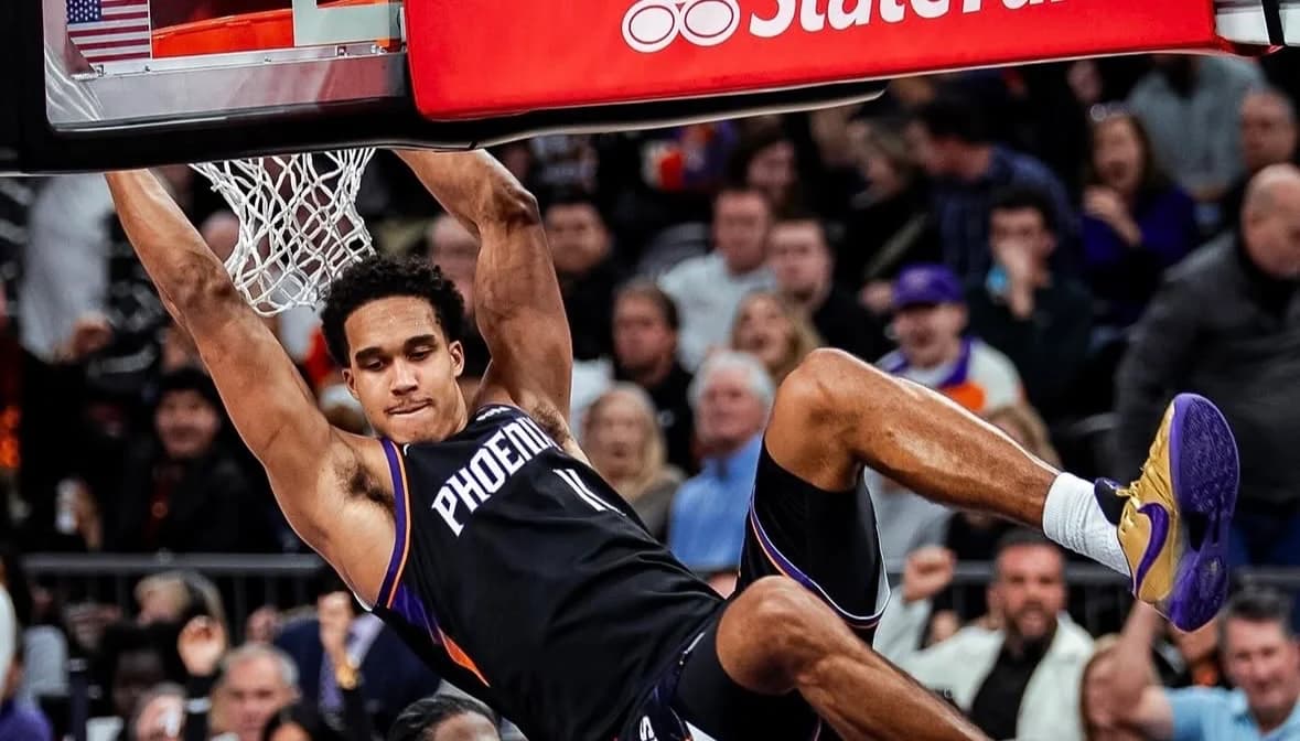 Los Suns amplían contrato de Oso Ighodaro por tres años