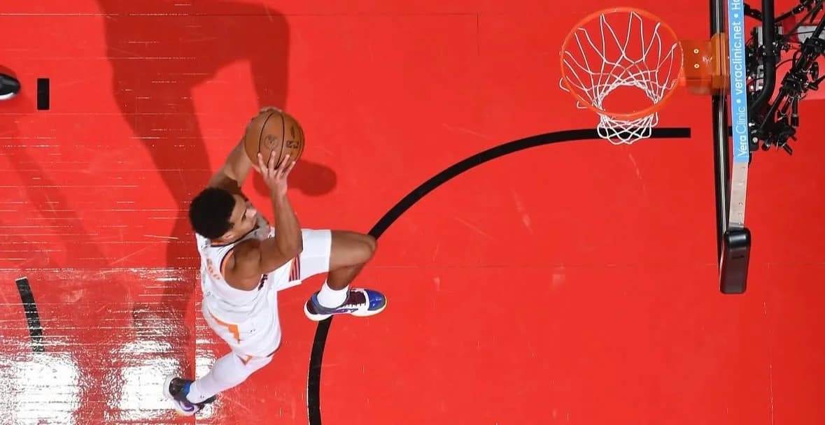 Ighodaro y Maluach luchan por ser titulares en Suns