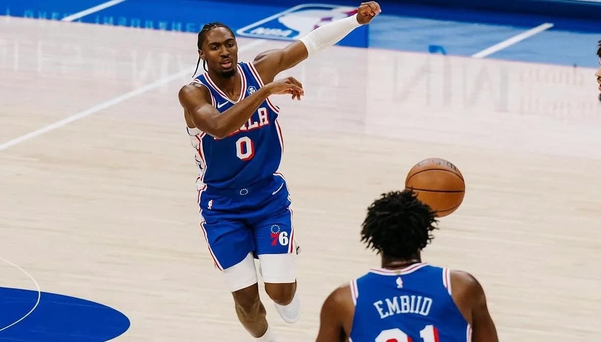 LeBron destaca la mejoría física de Embiid este verano