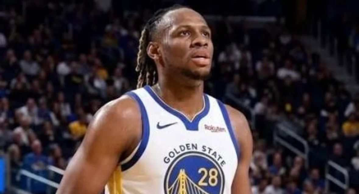 Warriors sin Porziņģis, Butler ni Moody para el inicio de temporada