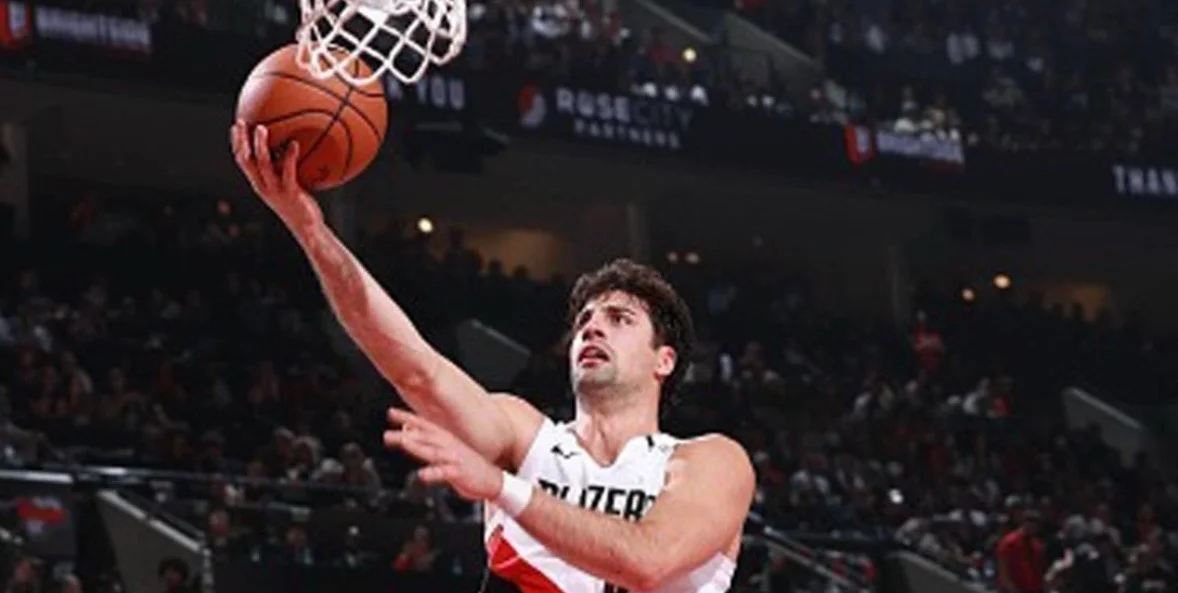 Deni Avdija duda para el estreno de los Blazers por lesión