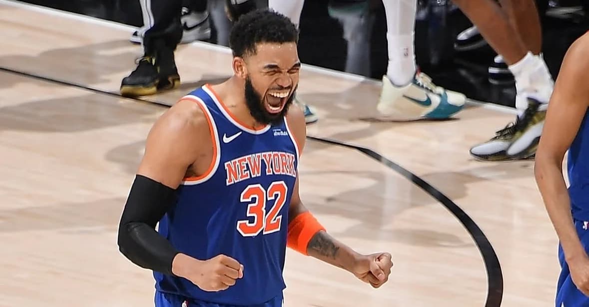 Mike Brown pide a Towns evitar buscar faltas en sus tiros