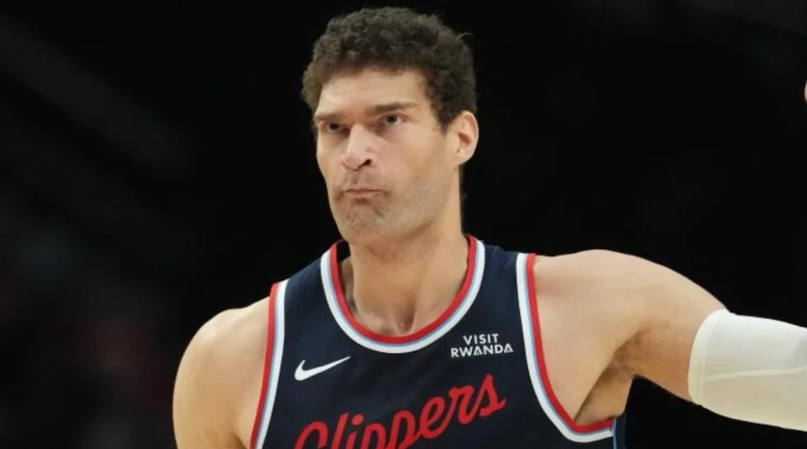 Brook Lopez destaca en los Clippers pese a salir del banquillo