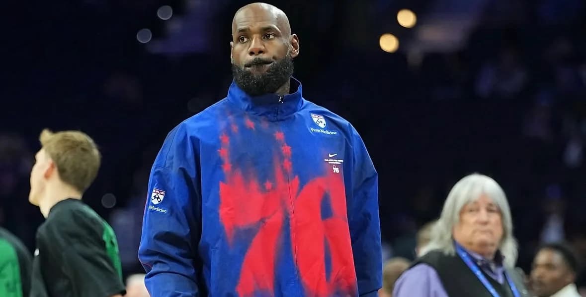 LeBron James arranca de center ante Detroit por primera vez en cinco años