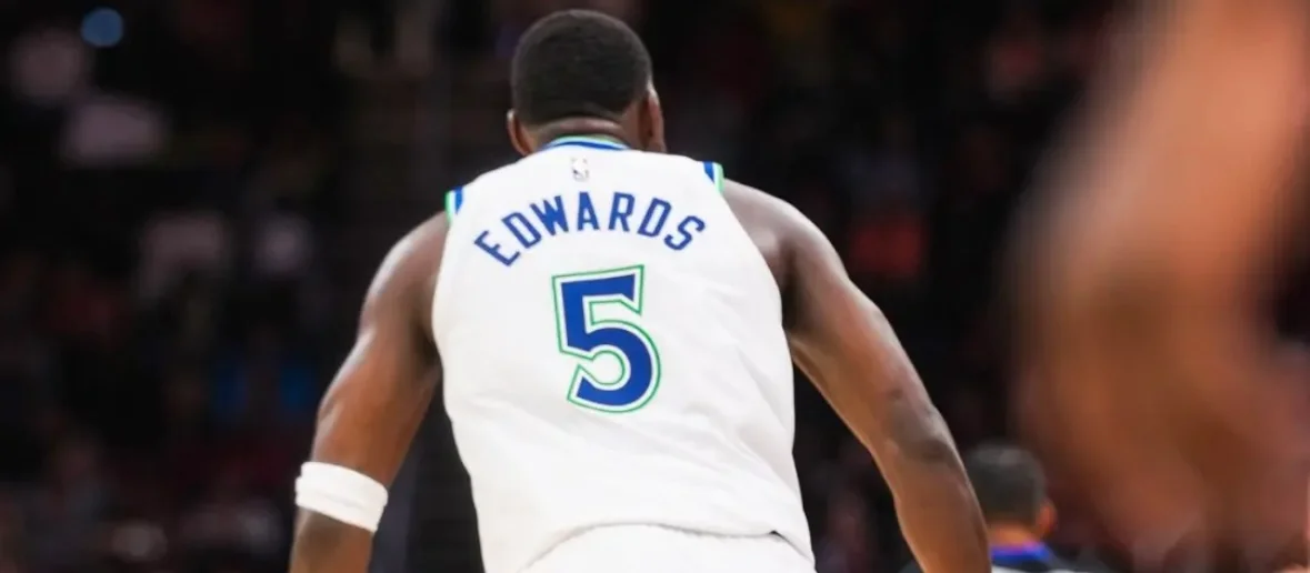 Edwards anota 47 puntos en derrota de Wolves en Cleveland