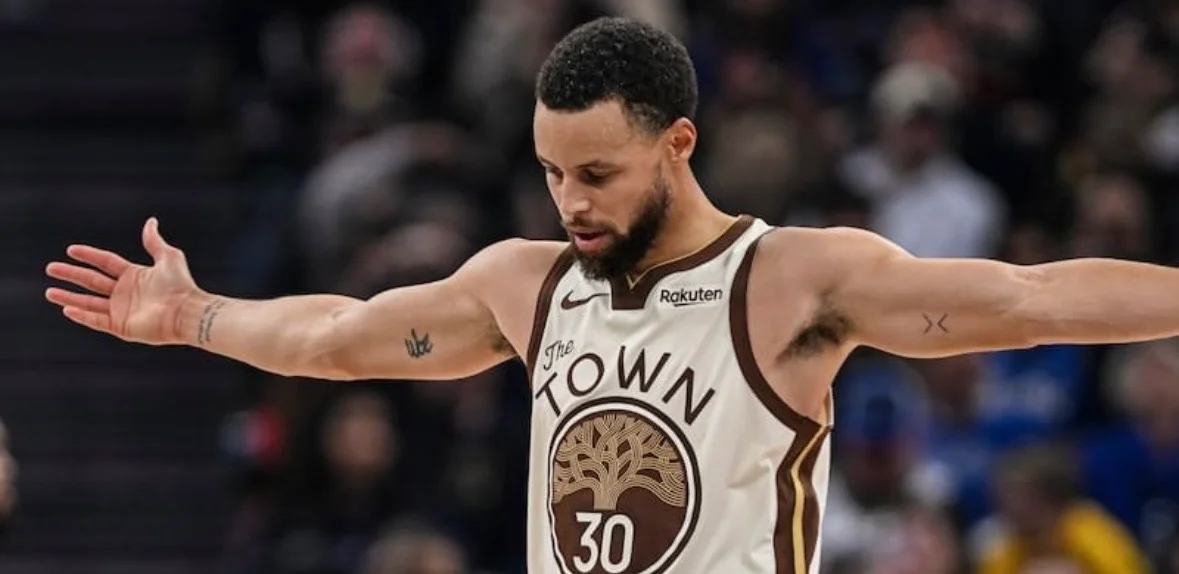 Stephen Curry renueva contrato con Warriors dos años