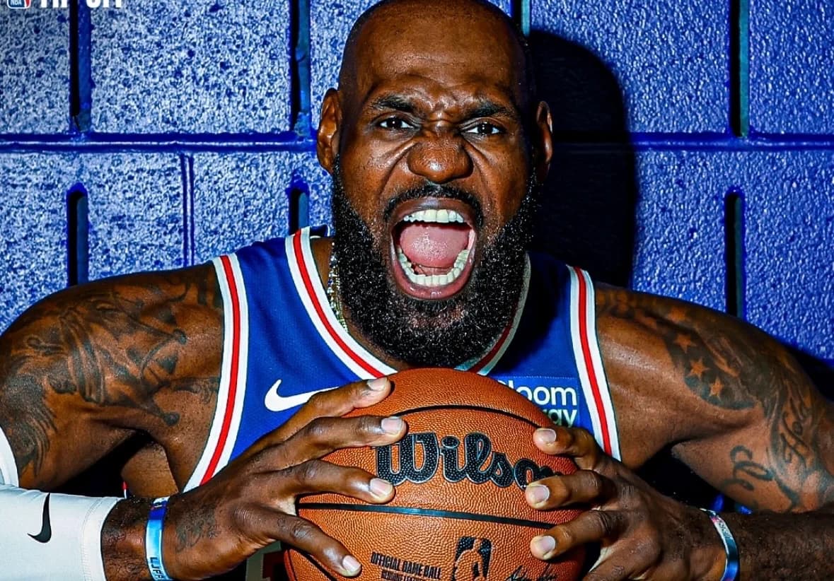 LeBron James se presenta con los Sixers sin hablar de futuro