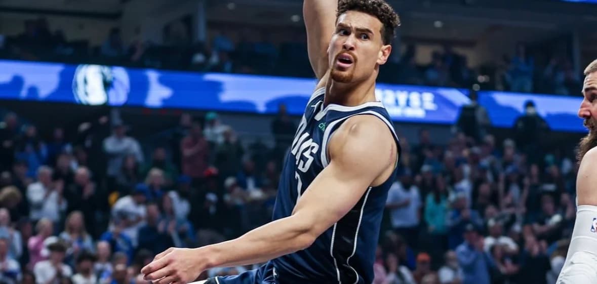 Dwight Powell renueva con Mavericks pero falta espacio en plantilla