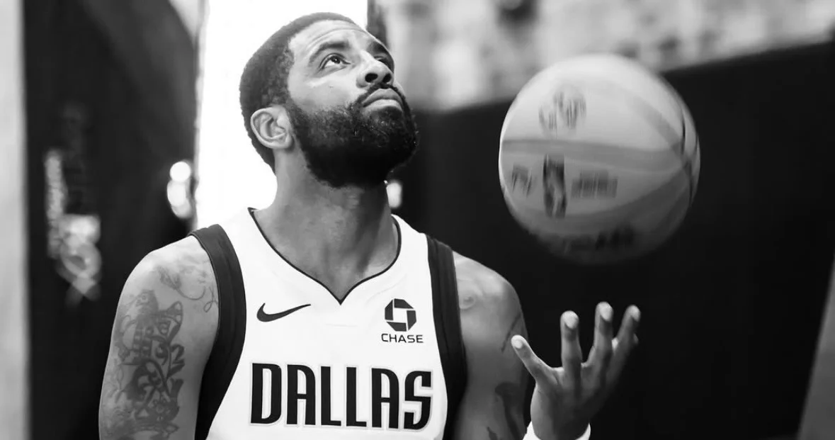 Kyrie Irving regresa sin restricciones al training camp de los Mavericks