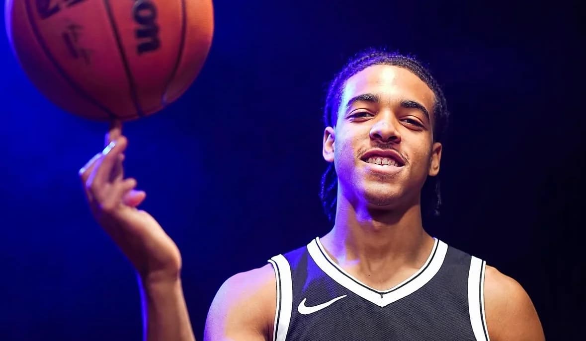 Mikel Brown Jr. sigue sin fecha para volver tras esguince