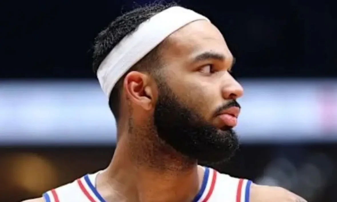 Johni Broome firma con los Bucks