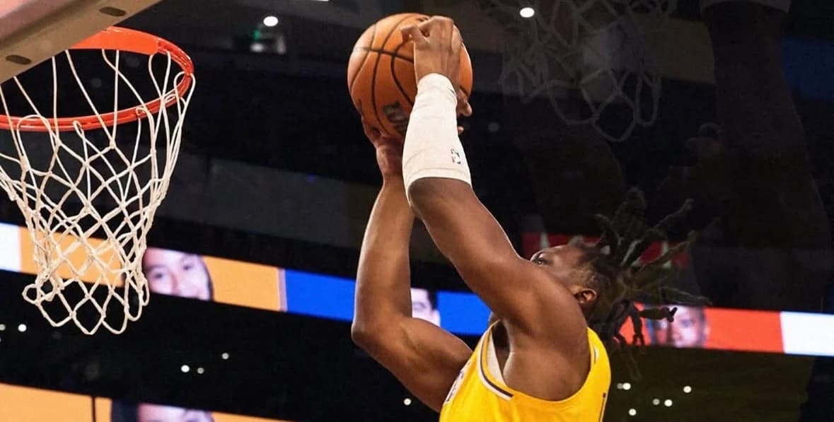 Guerra abierta de aleros en Lakers