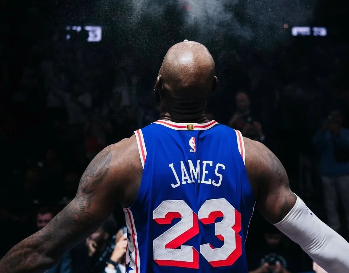 LeBron James se adapta a su nueva etapa en los Sixers
