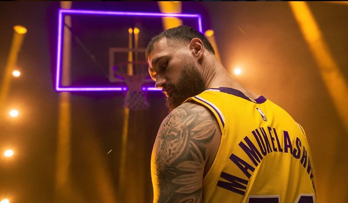 Reaves destaca el alto IQ de Mamukelashvili en los Lakers