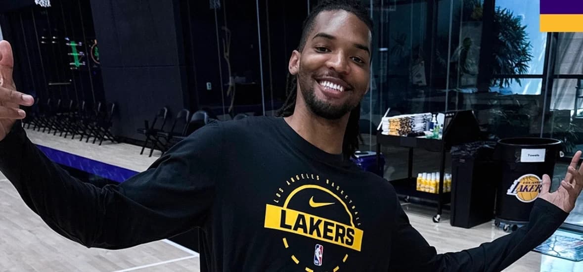 Ziaire Williams destaca en pretemporada con lesión leve