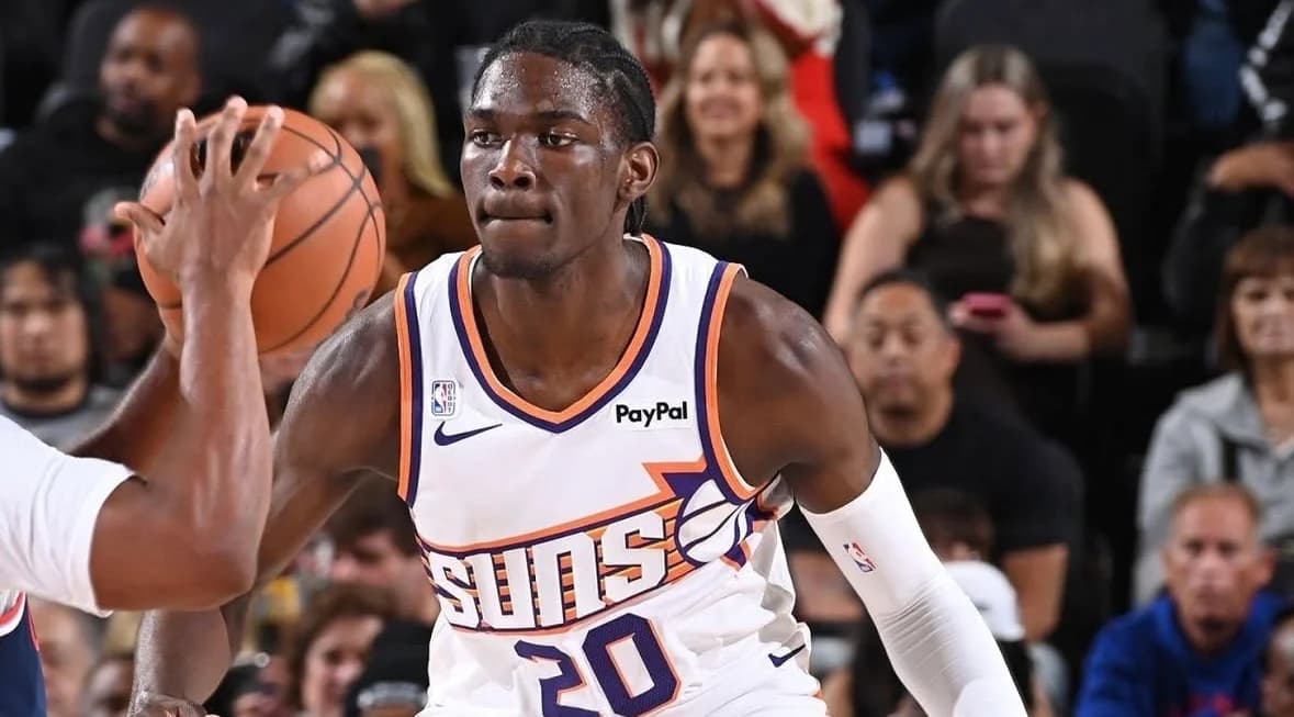 Ryan Dunn gana ventaja sobre Rasheer Fleming en Suns
