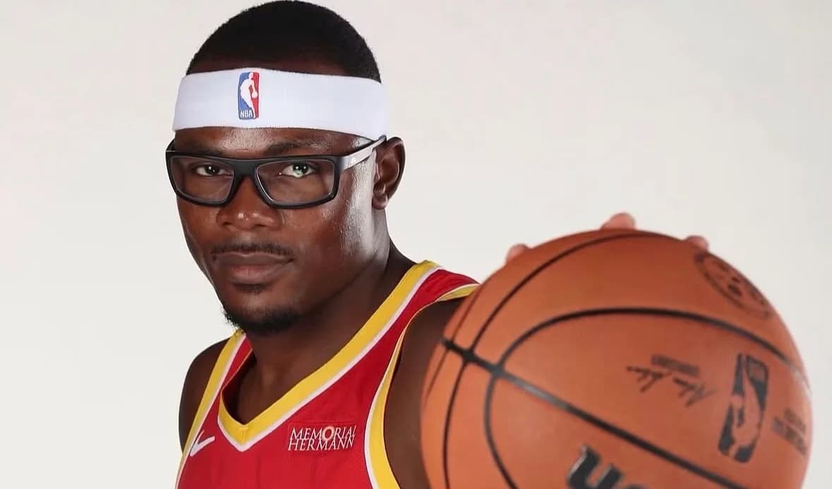Oscar Tshiebwe firma contrato dual con los Rockets