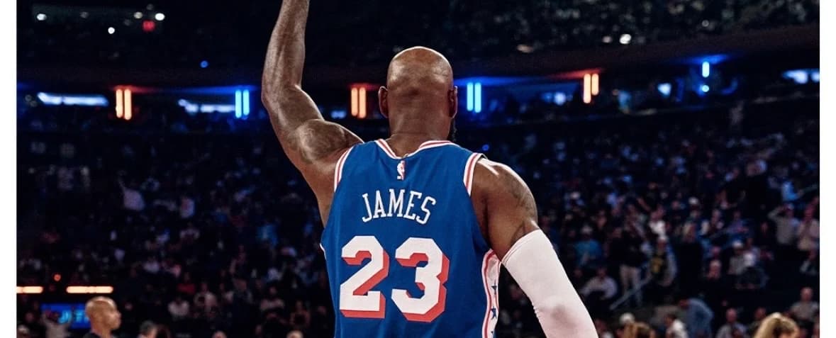 LeBron James juega de center en la victoria de Sixers ante Knicks