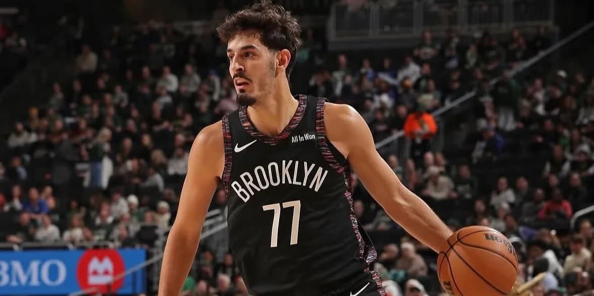 Nets mantienen rotación sin Powell, Saraf y Wolf en el estreno