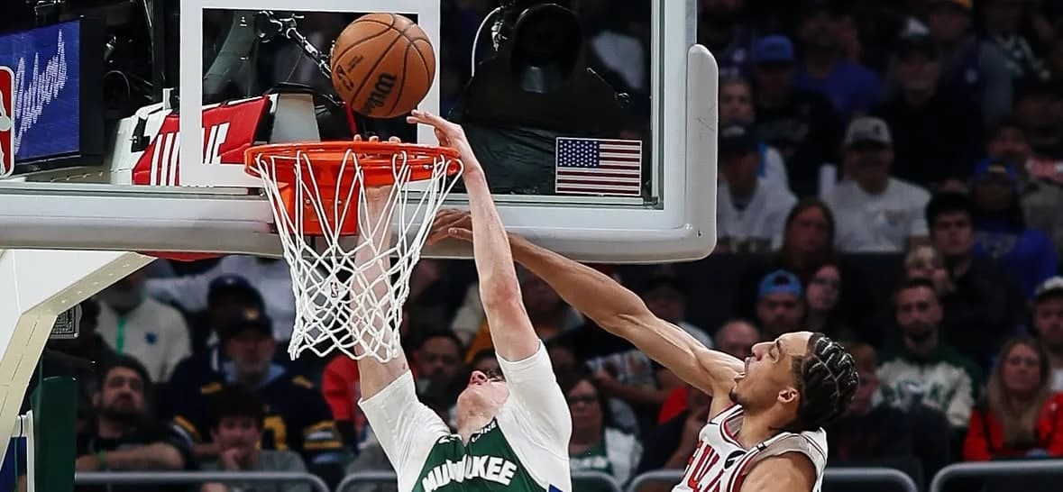 Essengue destaca en defensa con los Bulls en Milwaukee