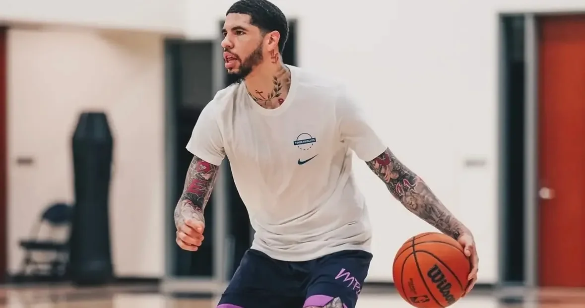 LaMelo Ball anima a sus compañeros de los Timberwolves