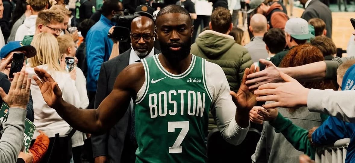Representante de Jaylen Brown niega exigencias a Celtics