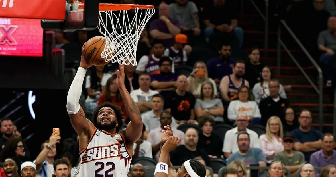 Suns igualan su récord pero siguen con problemas en el rebote