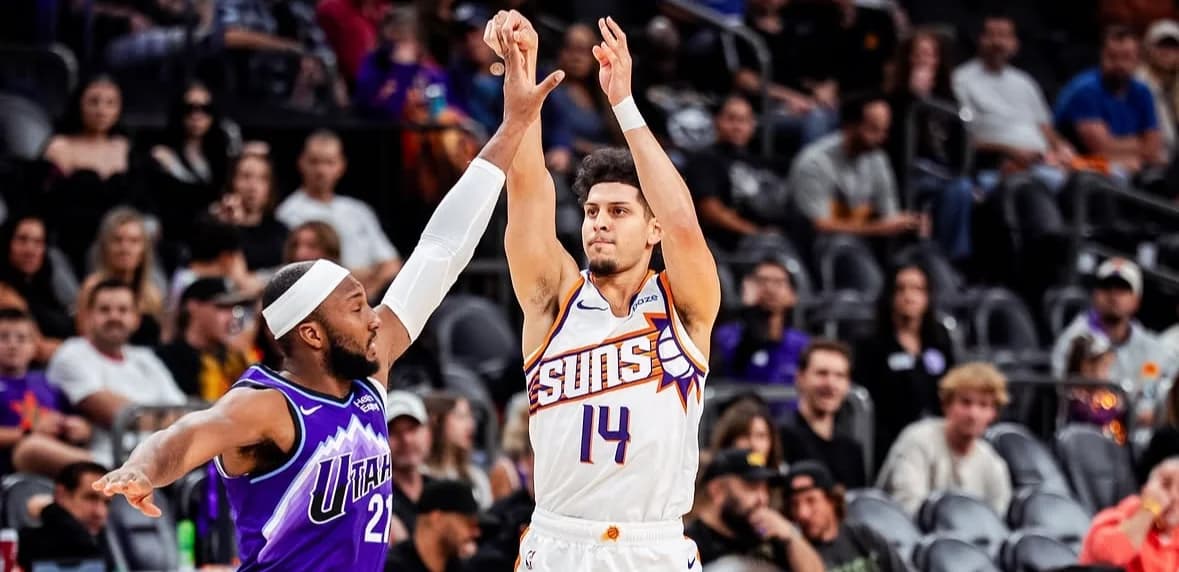 Brea y Huntley en campamento de Valley Suns tras corte de Phoenix