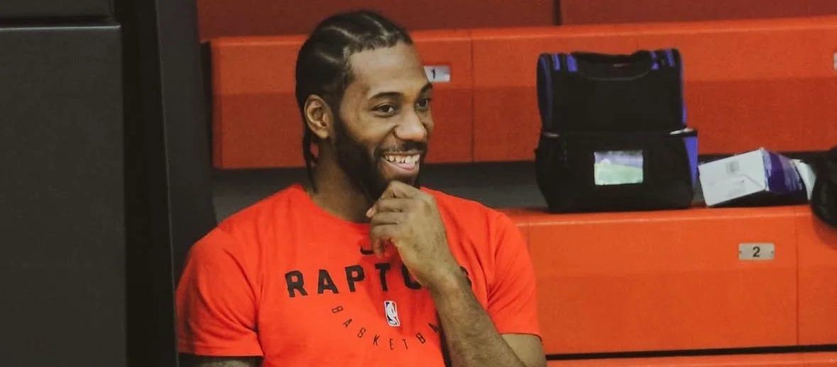 Kawhi Leonard se pierde semanas por lesión en la rodilla